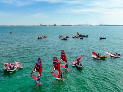 La ausencia de viento impide el segundo asalto al ‘International iQFOil Games Andalucía Bahía de Cádiz’