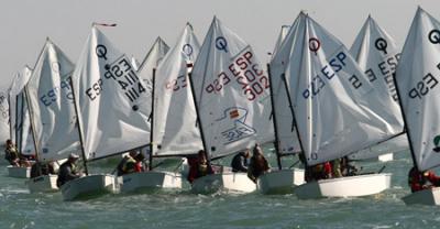 La bahía de Cádiz acoge este fin de semana el último Provincial de Optimist para Sevilla y Cádiz