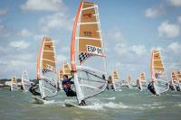 La igualdad marca el inicio de la Copa de España de Windsurf en Cádiz