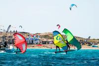 La playa de La Barrosa acoge el primer campeonato de Andalucía de la clase Wing Foil