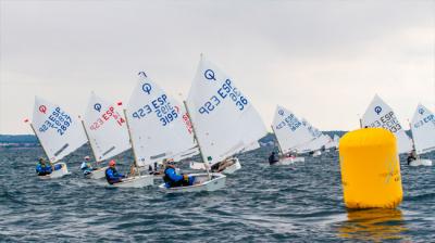 Las Finales Escolares de Optimist concluyen tras la disputa de una sola regata