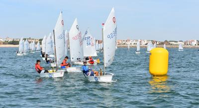 Lento pero seguro arranque del Trofeo de la Hispanidad en aguas gaditanas