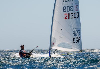 Leo Barreto toma ventaja en el Mundial de ILCA 7