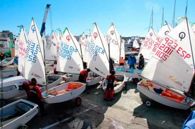 Lo más granado de la flota nacional e internacional de optimist se citan en el Náutico de Torrevieja