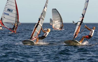 Los andaluces Fernando Martinez del Cerro y Maria Andres hacen meritos en el Mundial de Formula Windsurfing