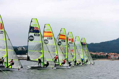 Los asturianos Alonso lideran la primera jornada en Vilagarcía de Arousa del Nacional de 49er