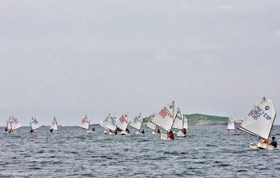 Medio centenar de barcos se disputan el  Trofeo Baitra a partir de mañana en Baiona 