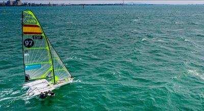 Mundial 49er, 49er FX y Nacra 17. El viento arrecia y deja a la flota en tierra en Australia