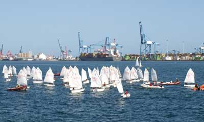 Más de 150 regatistas participan en el trofeo Unicef de vela 2010