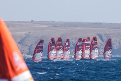 Nacho Baltasar y Pilar Lamadrid disputarán en Lanzarote la jornada final del Mundial de iQFOiL 