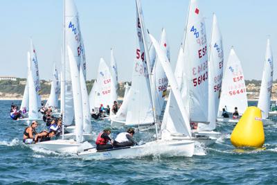 Neus Ballester y Andrea Perelló ponen en riesgo su liderato en el Campeonato de España de 420