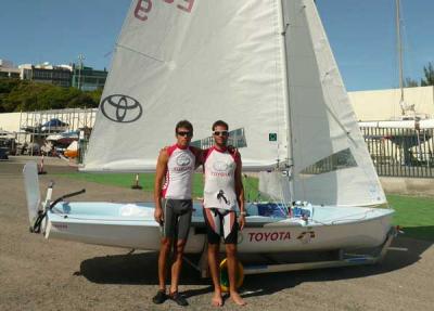 Onán Barreiros y Aaron Sarmiento ya entrenan la Semana Olímpica Canaria de Vela