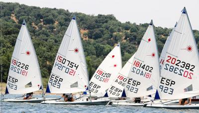 Oscar López y Ander Carmona se colocan líderes de la Copa de España Laser en Guadalix