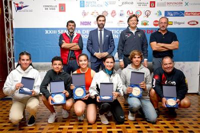 Pablo Astiazarán en ILCA 6 y el portugués Serafim Gonçalves en ILCA 7 lideraron el primer ciclo de vela ligera en la ría de Vigo