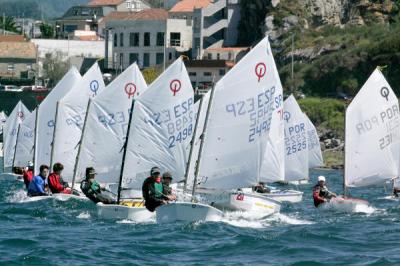 Paloma González lidera la general de Optimist en el Trofeo Granitos Ibéricos de Vela Ligera