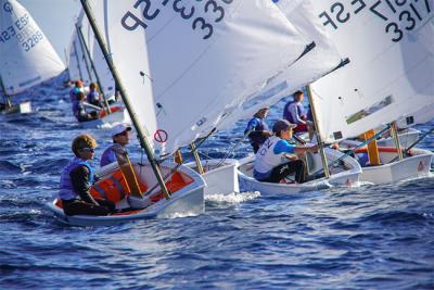 Reyes y Harris lideran el Open Clase Optimist de Altea