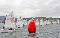 Ricardo Fernández, Mario Soares y Tiago Vecino lideran el Campeonato Baitra de vela infantil