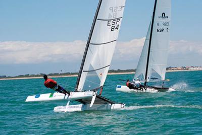 Santiago Nieto y la tripulación de Claus Denk y Alfredo Gómez, campeones de Andalucía de Catamarán