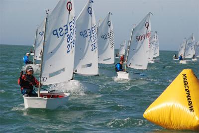 Una veintena de regatistas defenderán grimpola andaluza en el nacional de Optimist