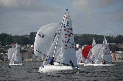 Óscar Gómez y Marcos Castro dominan en el Trofeo de 420 del CN de Ribeira