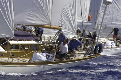 ‘Yanira’ da la sorpresa en Clásicos superando al ‘Stormvogel’ en la VI Copa del Rey de Barcos de Época