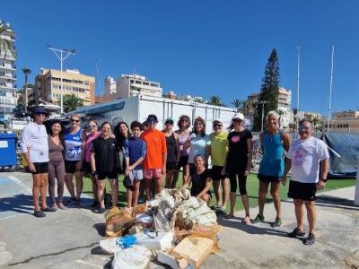 EL RCN Torrevieja celebra una jornada de limpieza marina en kayak
